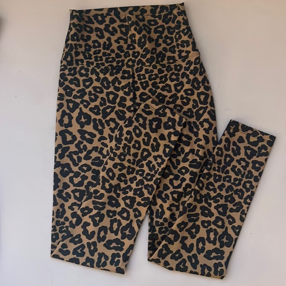 Beach Riot Leopard Print Leggings - Picture 3 of 6